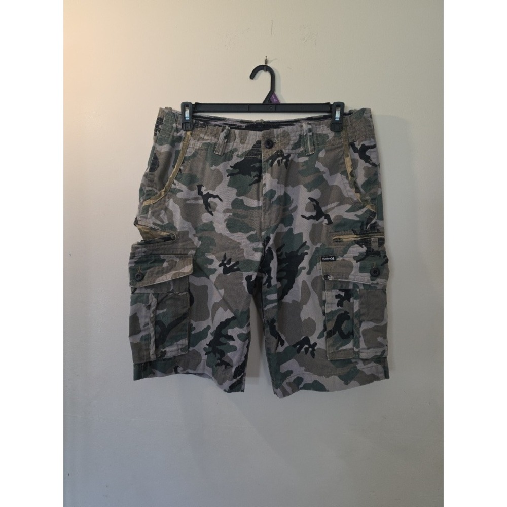 Vintage Y2K Hurley Mens Camo Cargo Shorts Green Brown Size 33 Cotton